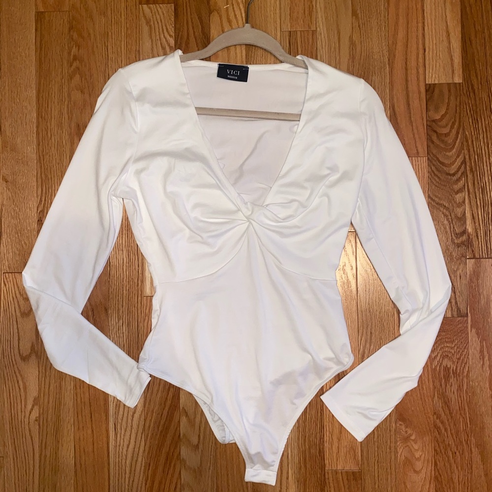 Vici Kammy Long Sleeve Twist Knit Bodysuit - Medium